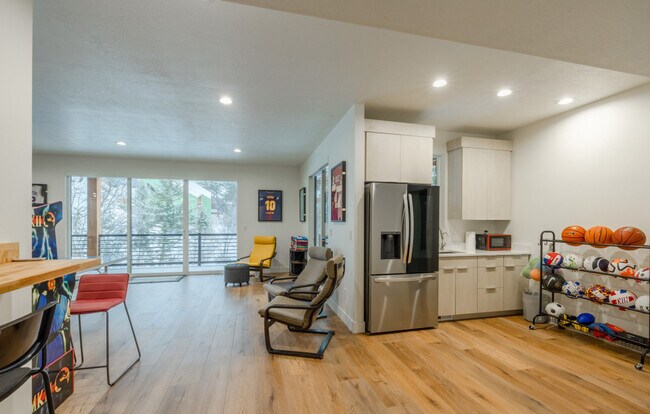 Building Photo - 235 Matterhorn Dr