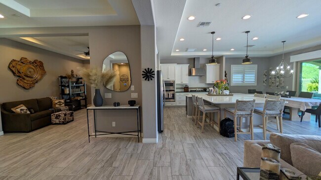 Building Photo - 11004 E Ajave Dr