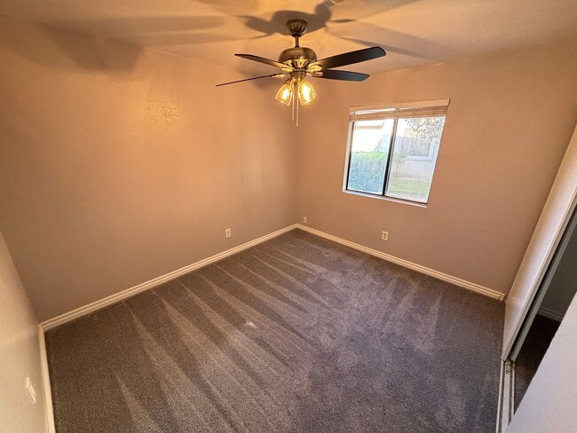 Building Photo - Gorgeous 2Bed/2Bath Condo located just out...