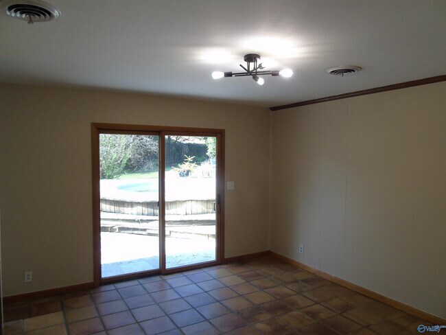 Building Photo - 2504 Maysville Cir NE