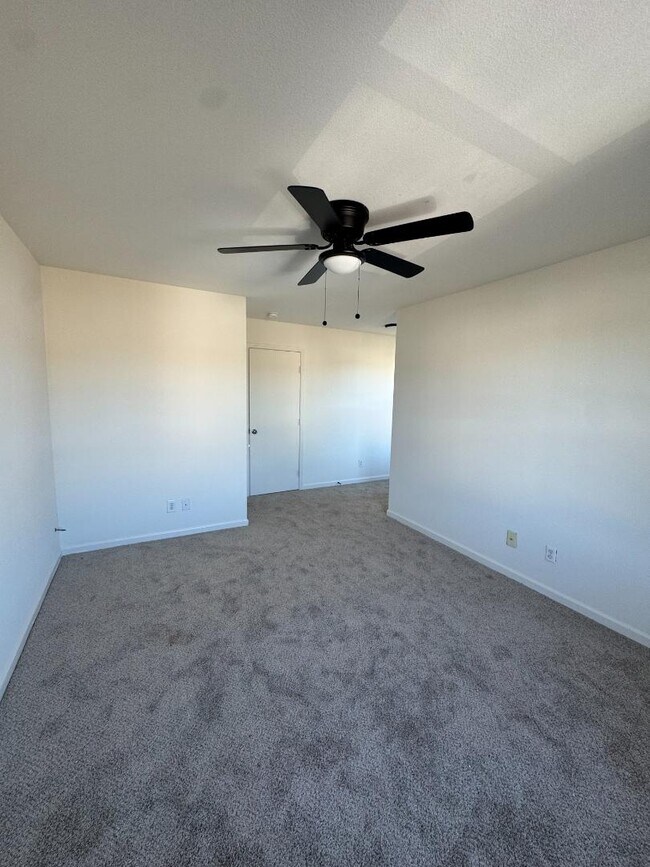 Building Photo - 172 Cloverbrook Dr