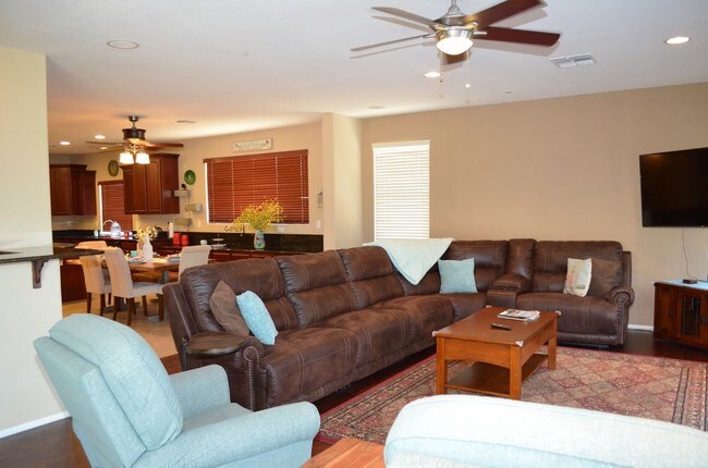 Building Photo - Fully Furnished