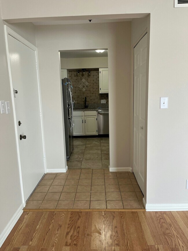 Building Photo - 201 Provincial Ct