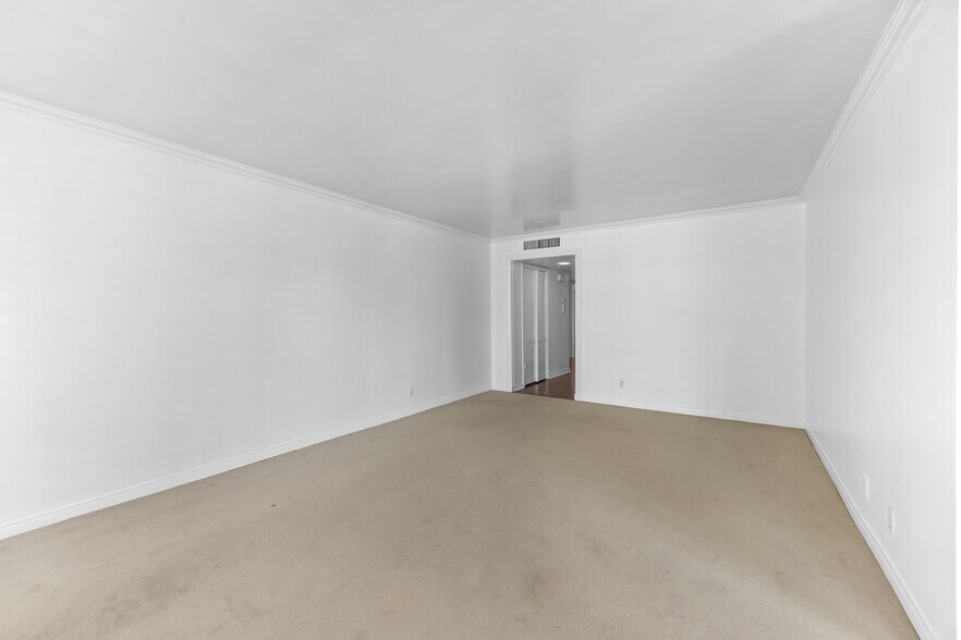 Building Photo - 2301 S Beverly Glen Blvd