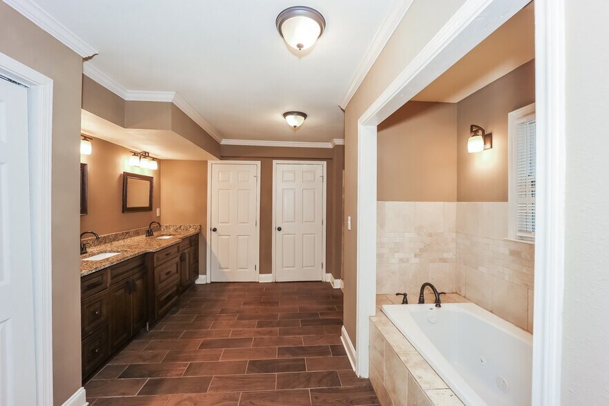 Building Photo - 395 Magmar Ln
