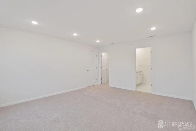 Building Photo - 735 Station Rd