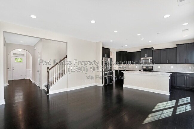 Building Photo - 127 Blossom Ridge Dr