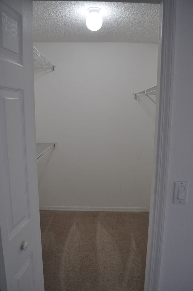 Building Photo - 3 Bedroom 2 Bath Home in Lehigh Woods