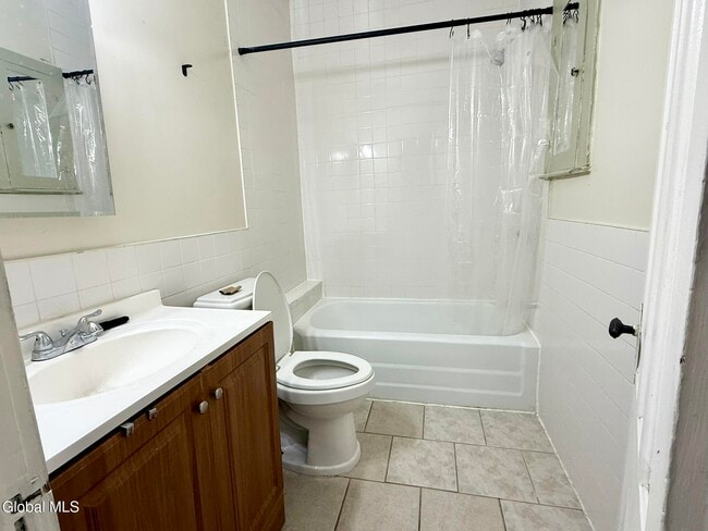 Building Photo - 1017 Hegeman St