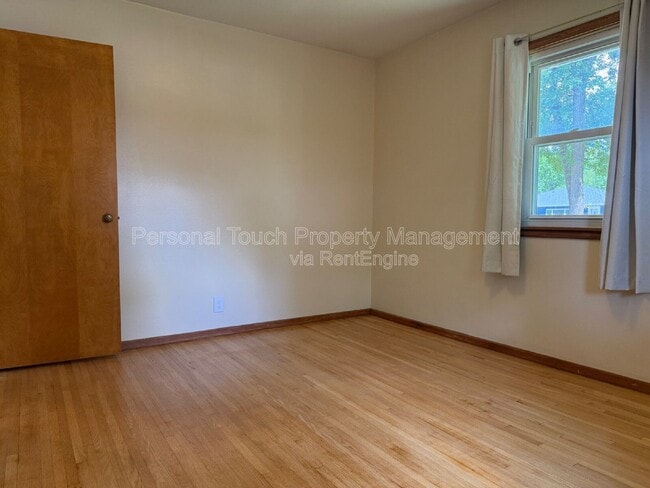 Building Photo - 1717 5th St S