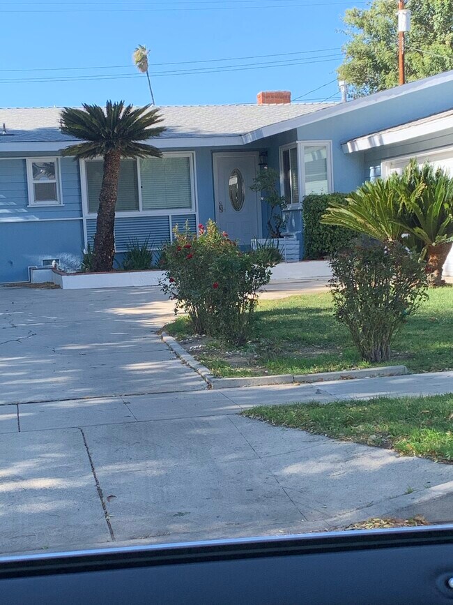 Ample driveway- accommodates 4+ cars. - 6629 Melba Ave