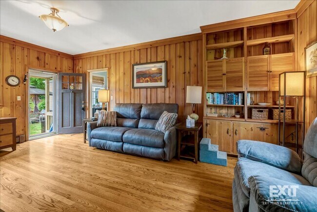 Building Photo - Beautiful 4 Bedroom, 2.5 Bath home Near Ke...