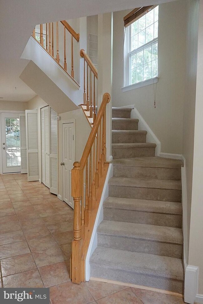 Building Photo - A gorgeous townhouse with one-car garage in a desired community in Germantown!