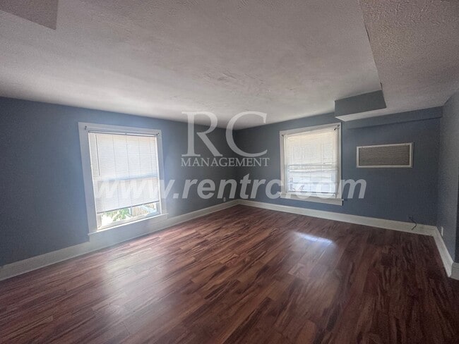 Building Photo - 526-2E Main-E