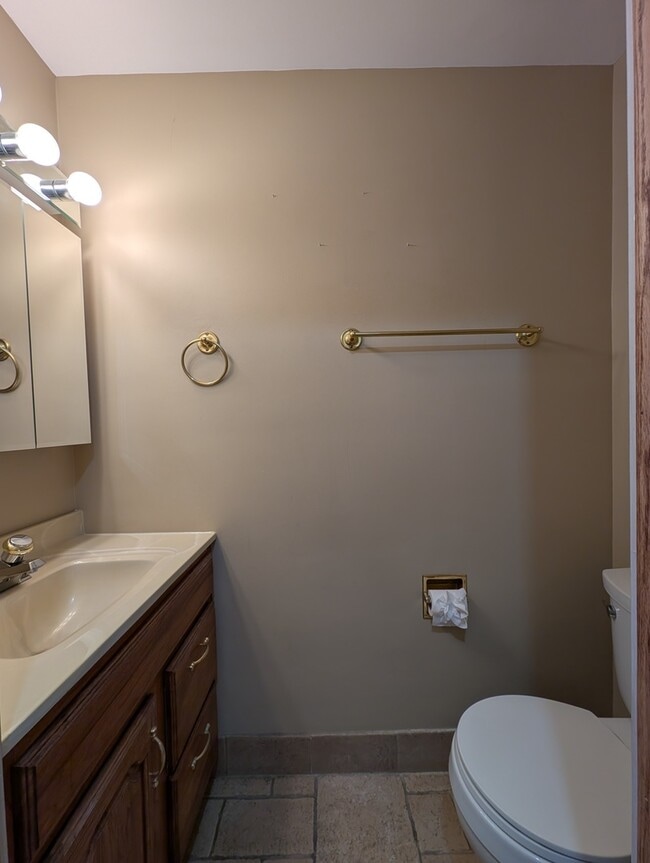 Building Photo - 503 Lake Ave