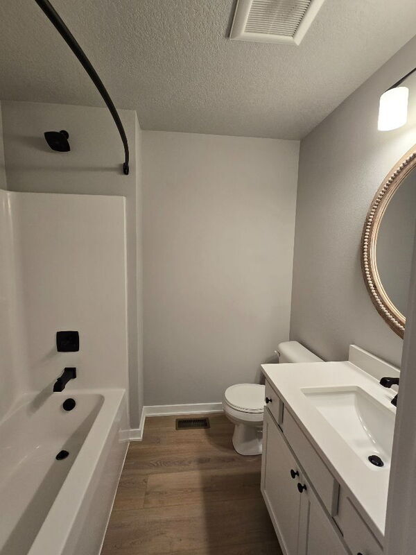 Building Photo - 300 SE Red Fern Dr