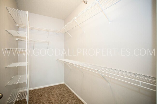 Building Photo - 3-Bedroom, 2-Bath Low-Maintenance Waukee Condo with Garage