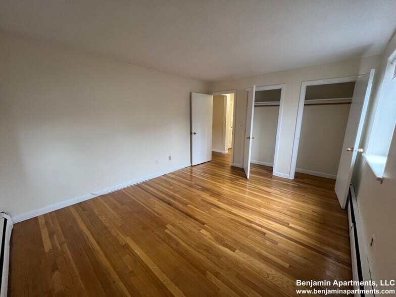 Building Photo - 122 Dustin St