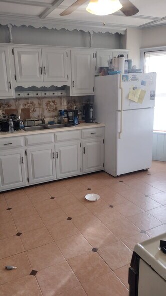 Primary Photo - 125 Maplewood Ave