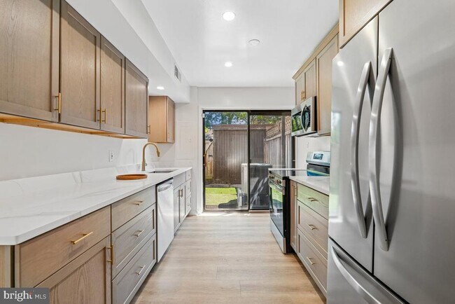 Building Photo - 11273 Skilift Ct