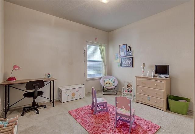 Building Photo - 5009 Holliday Dr