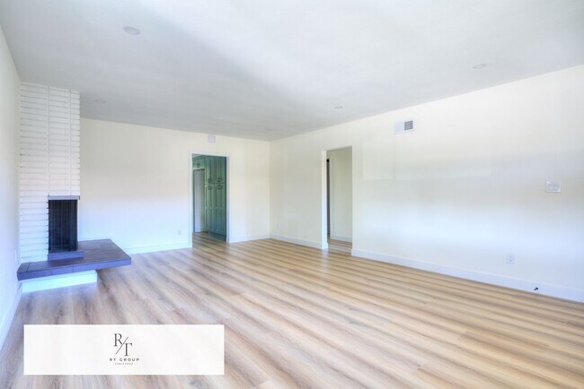 Building Photo - Fully Upgraded Spacious 3-Bedroom Unit in Prime Arcadia Location