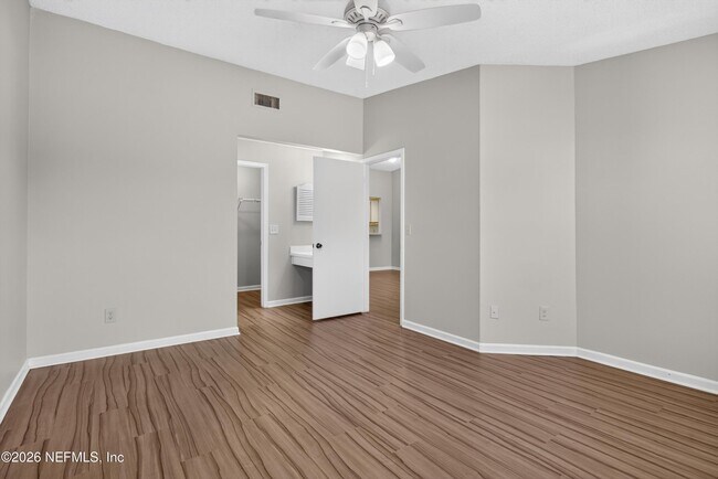 Building Photo - 8010 International Village Dr