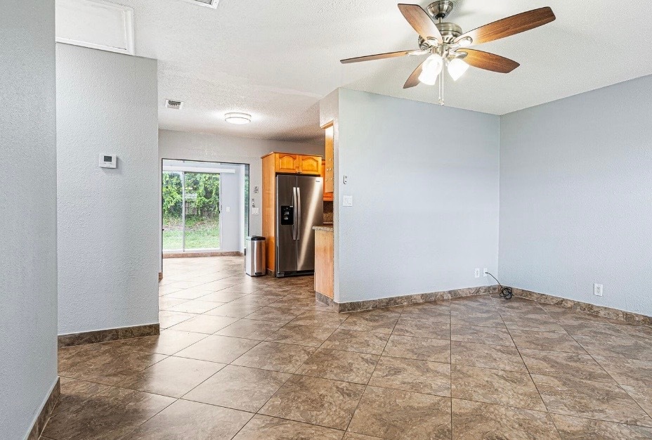 Building Photo - 2722 Peer Ln