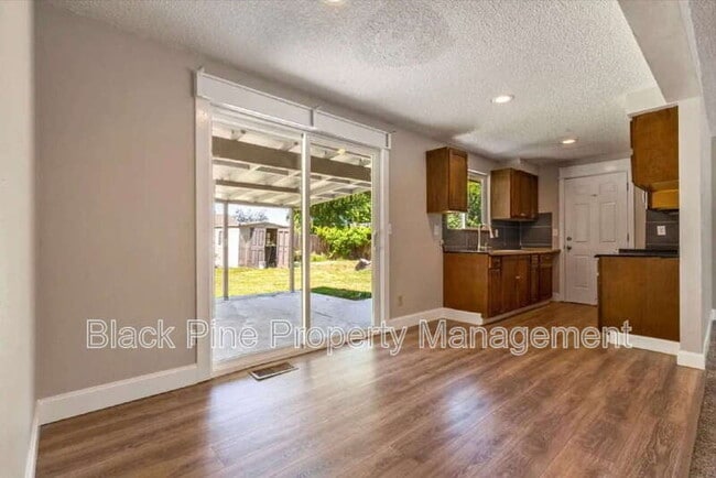 Building Photo - 404 Mountain View Dr