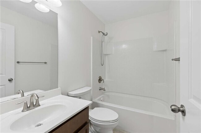 Building Photo - 3377 Vintage Cir SE