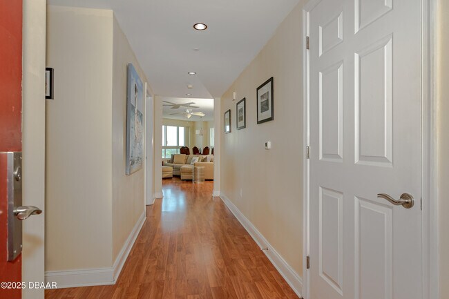 Building Photo - 231 Riverside Dr