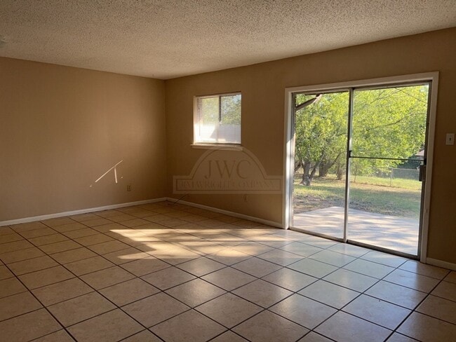 Building Photo - 1605 S FM 116