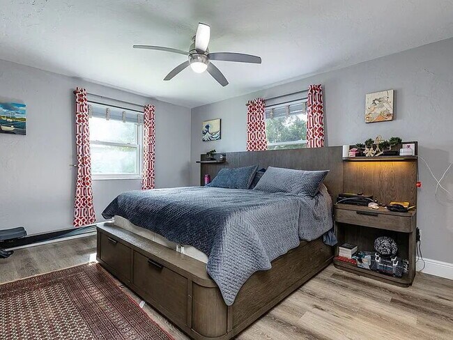 Building Photo - Rare South Tampa Rental in Virginia Park | Huge Private Backyard