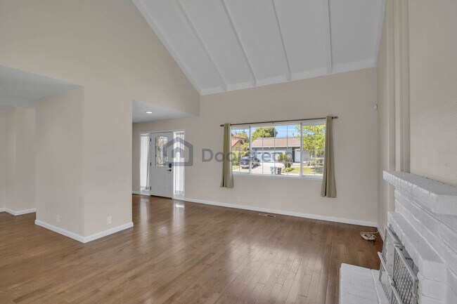 Building Photo - 1492 Via Cancion