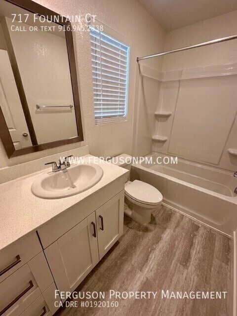 Building Photo - 717 Fountain Ct