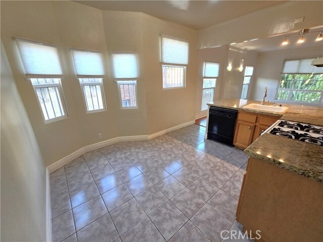 Building Photo - 251 N Kenmore Ave