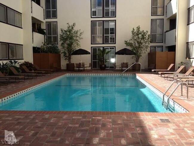 Building Photo - 2 bed, 2 bath Condo located in the heart o...