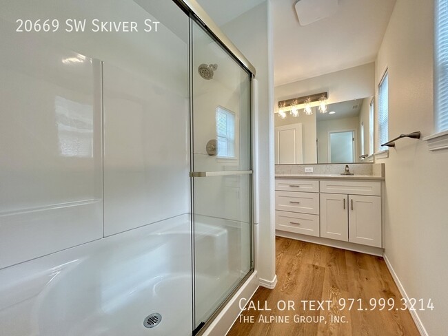 Building Photo - 20669 SW Skiver St