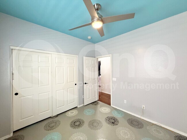 Building Photo - 4927 W Magdalena Ln