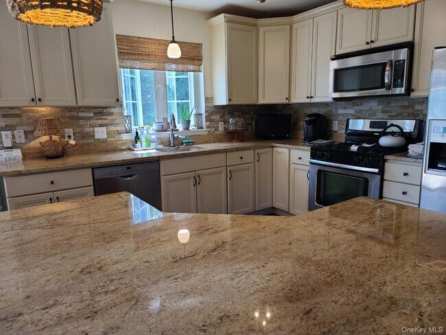 Building Photo - 11 Beacham Rd