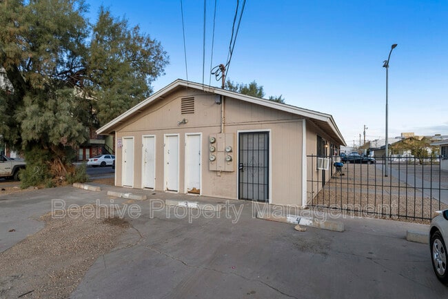 Building Photo - 1505 E Monroe St