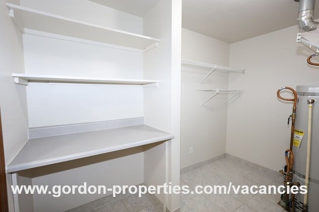 Building Photo - Webster Rd - Gladstone 2 bedroom duplex