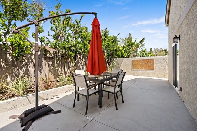 Building Photo - 6BD/4BA One Story Single Family House next...