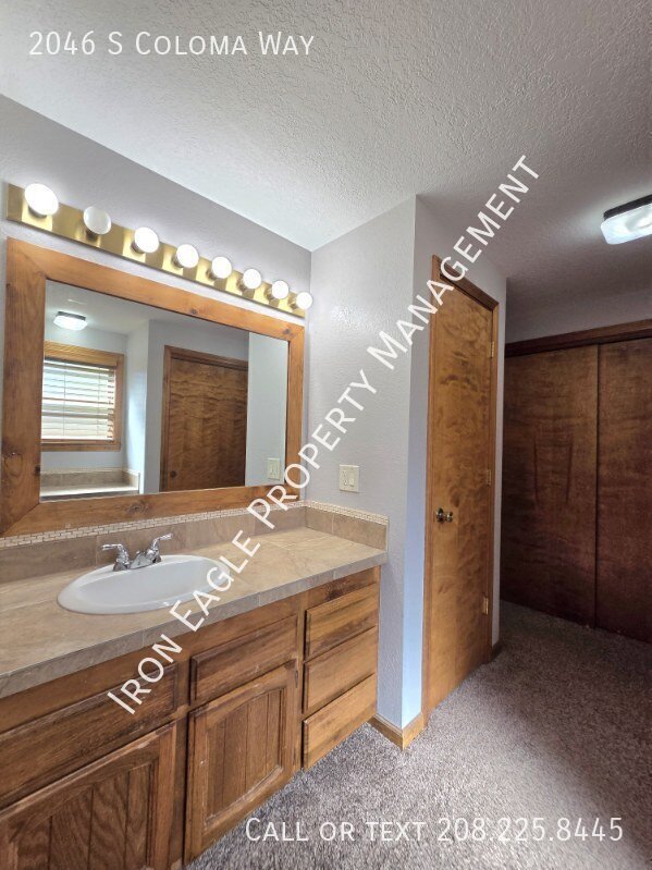 Building Photo - 2046 S Coloma Wy