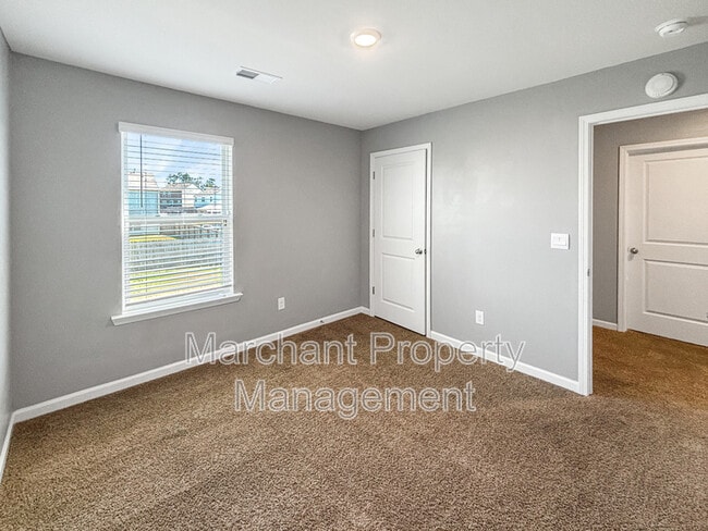 Building Photo - 106 Green Oak Dr