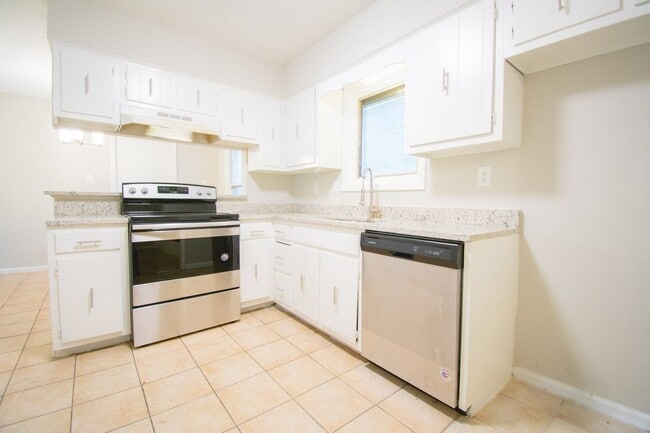 Building Photo - Renovated 3BR/2B home in 38134