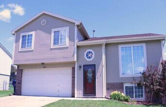 Building Photo - Gorgeous Bellevue Property with 3 bedrooms Coming Soon!!!!!