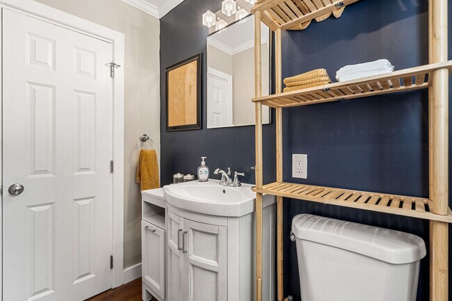 Building Photo - 6 Elwyn Rd