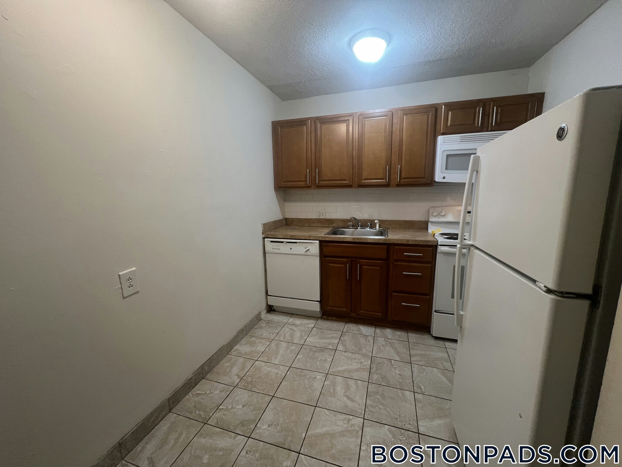 Building Photo - 75 Gardner St