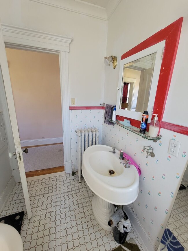 Building Photo - 2115 E 1st St